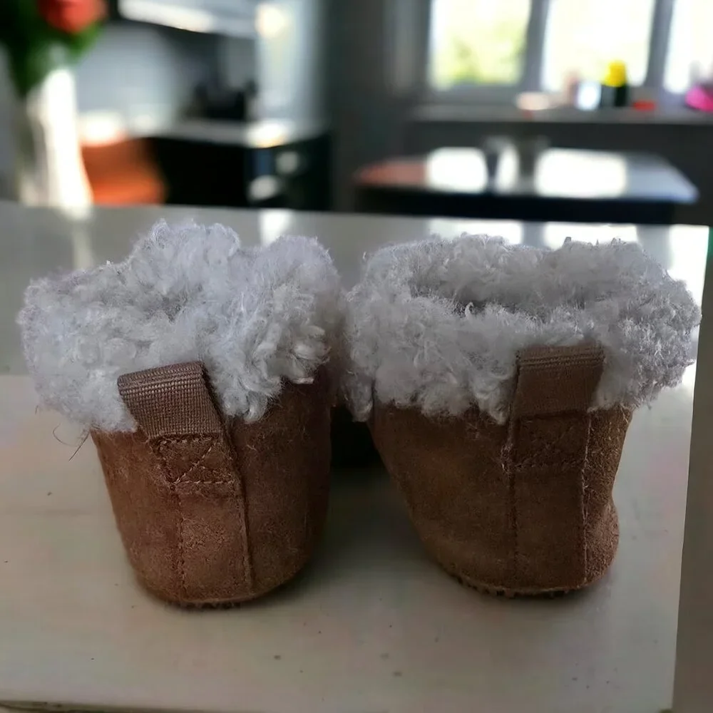 UGG ( 3/4 ) Chestnut Booties in Faux Leather and Curly Shearling Embroid…